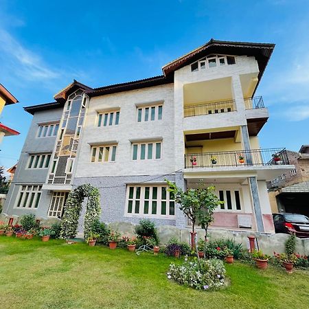 The Khayabaan - Luxurious Home Stay Away From Home Srīnagar Exteriér fotografie