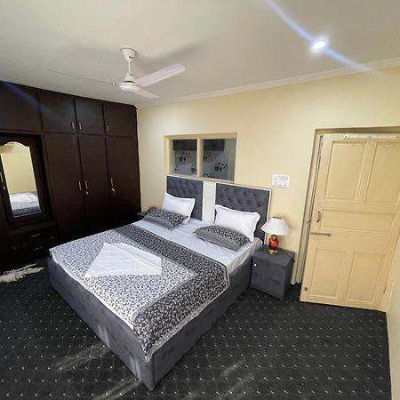 The Khayabaan - Luxurious Home Stay Away From Home Srīnagar Exteriér fotografie