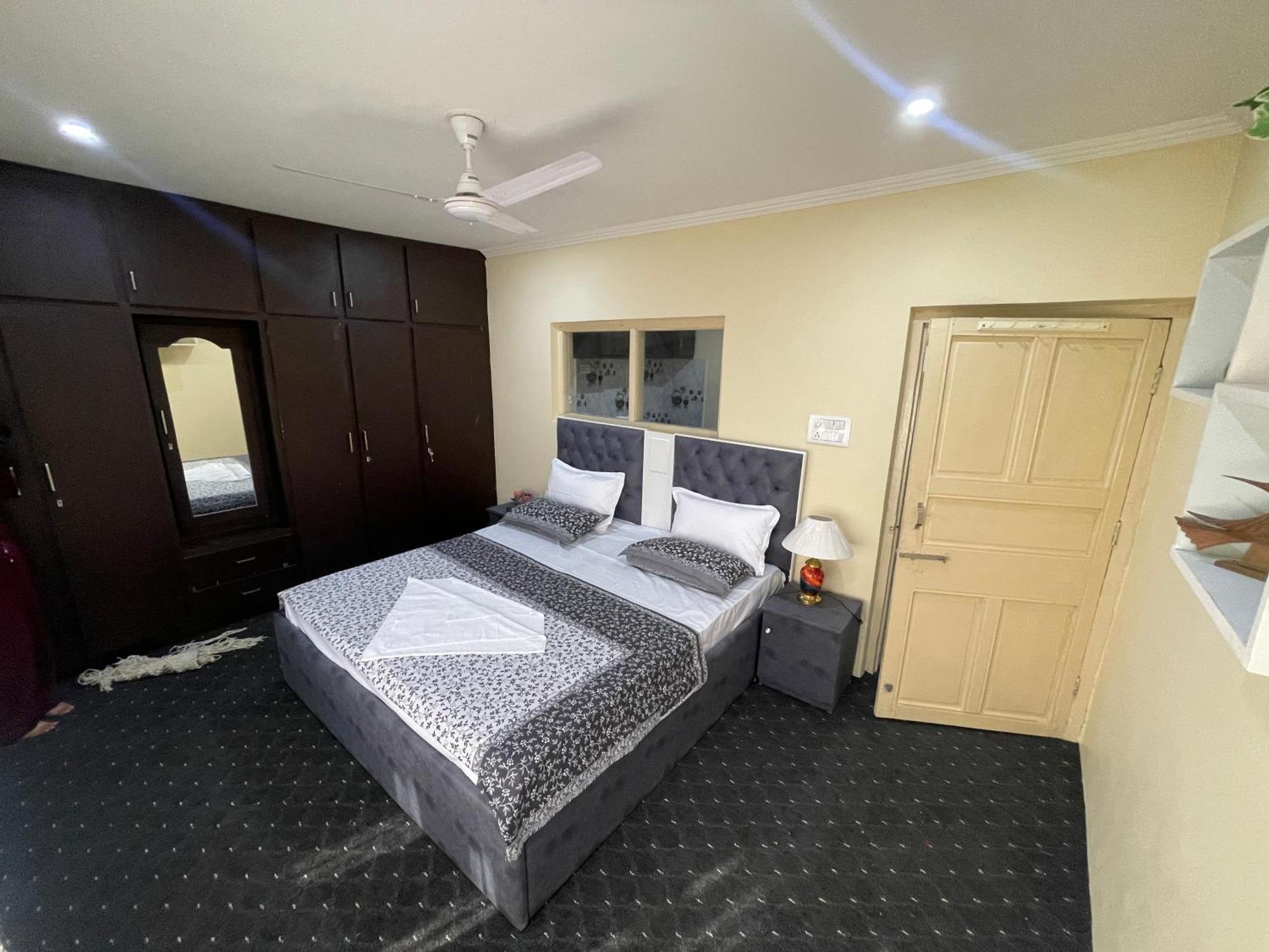The Khayabaan - Luxurious Home Stay Away From Home Srīnagar Exteriér fotografie