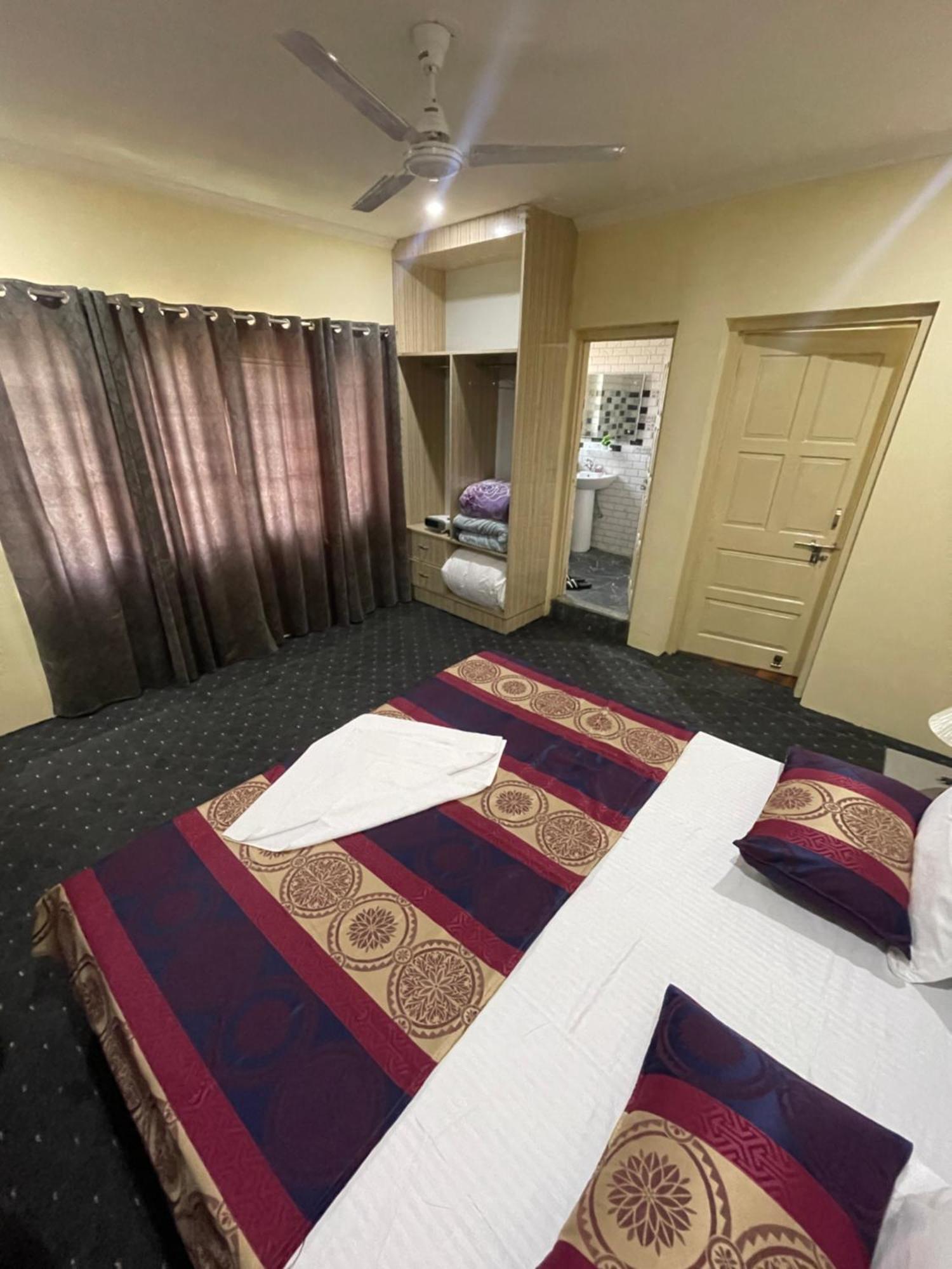 The Khayabaan - Luxurious Home Stay Away From Home Srīnagar Exteriér fotografie
