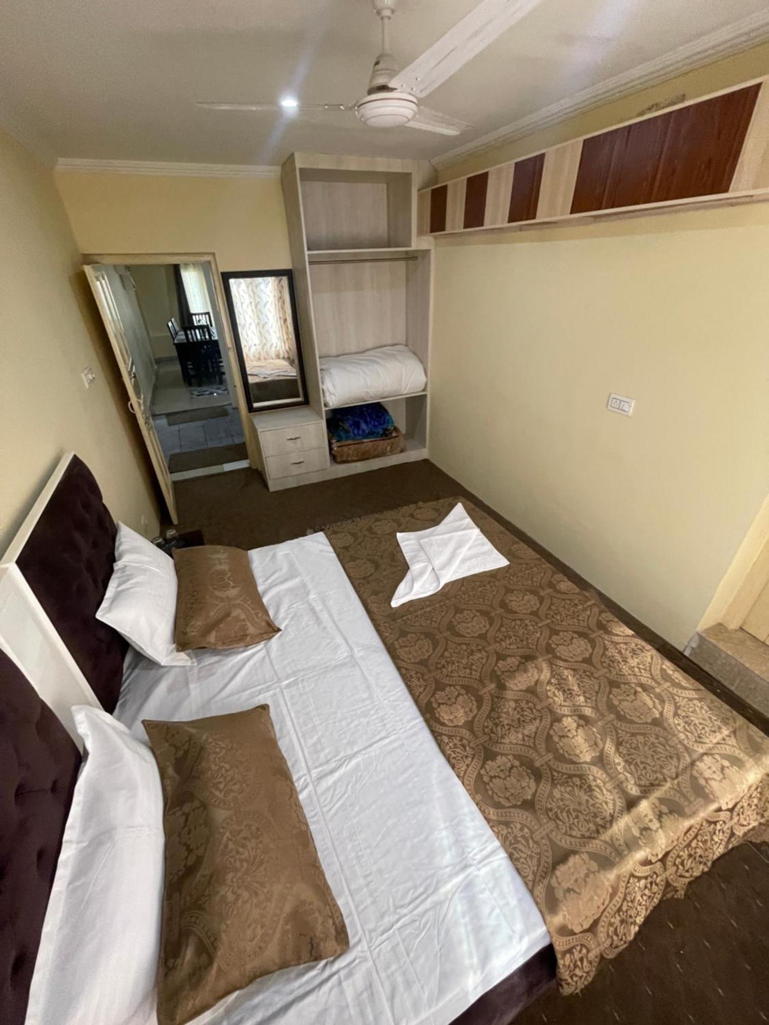 The Khayabaan - Luxurious Home Stay Away From Home Srīnagar Exteriér fotografie