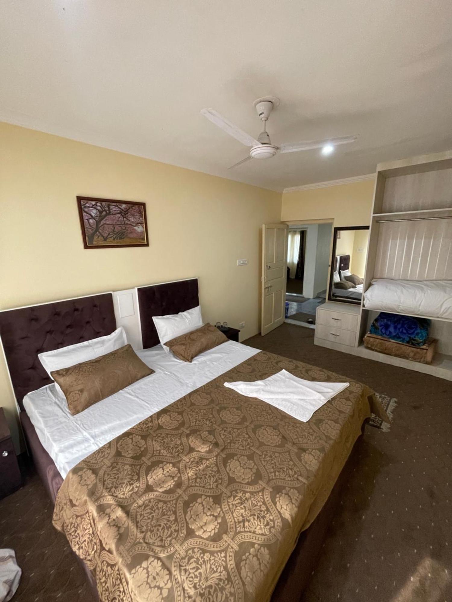 The Khayabaan - Luxurious Home Stay Away From Home Srīnagar Exteriér fotografie