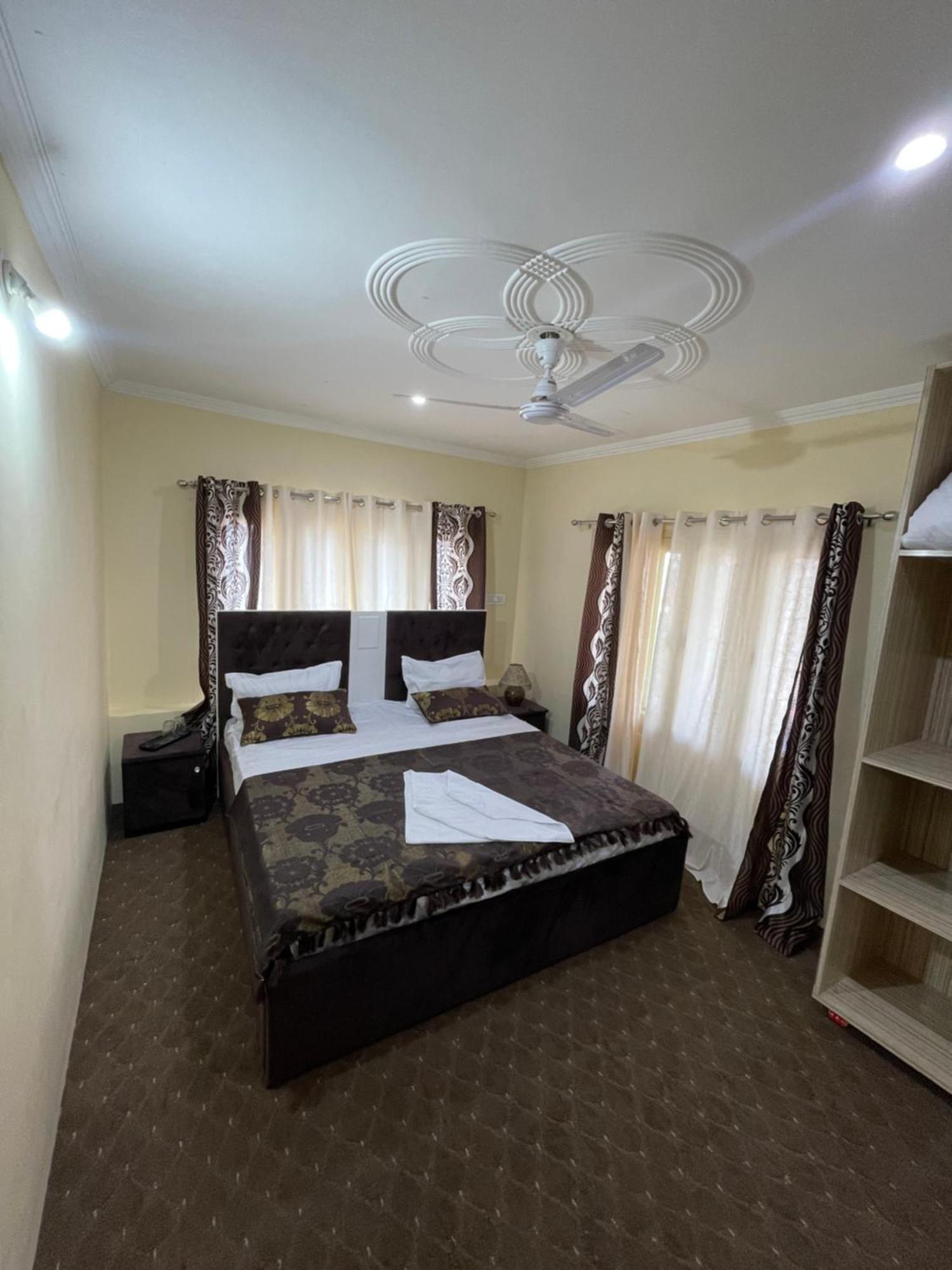 The Khayabaan - Luxurious Home Stay Away From Home Srīnagar Exteriér fotografie