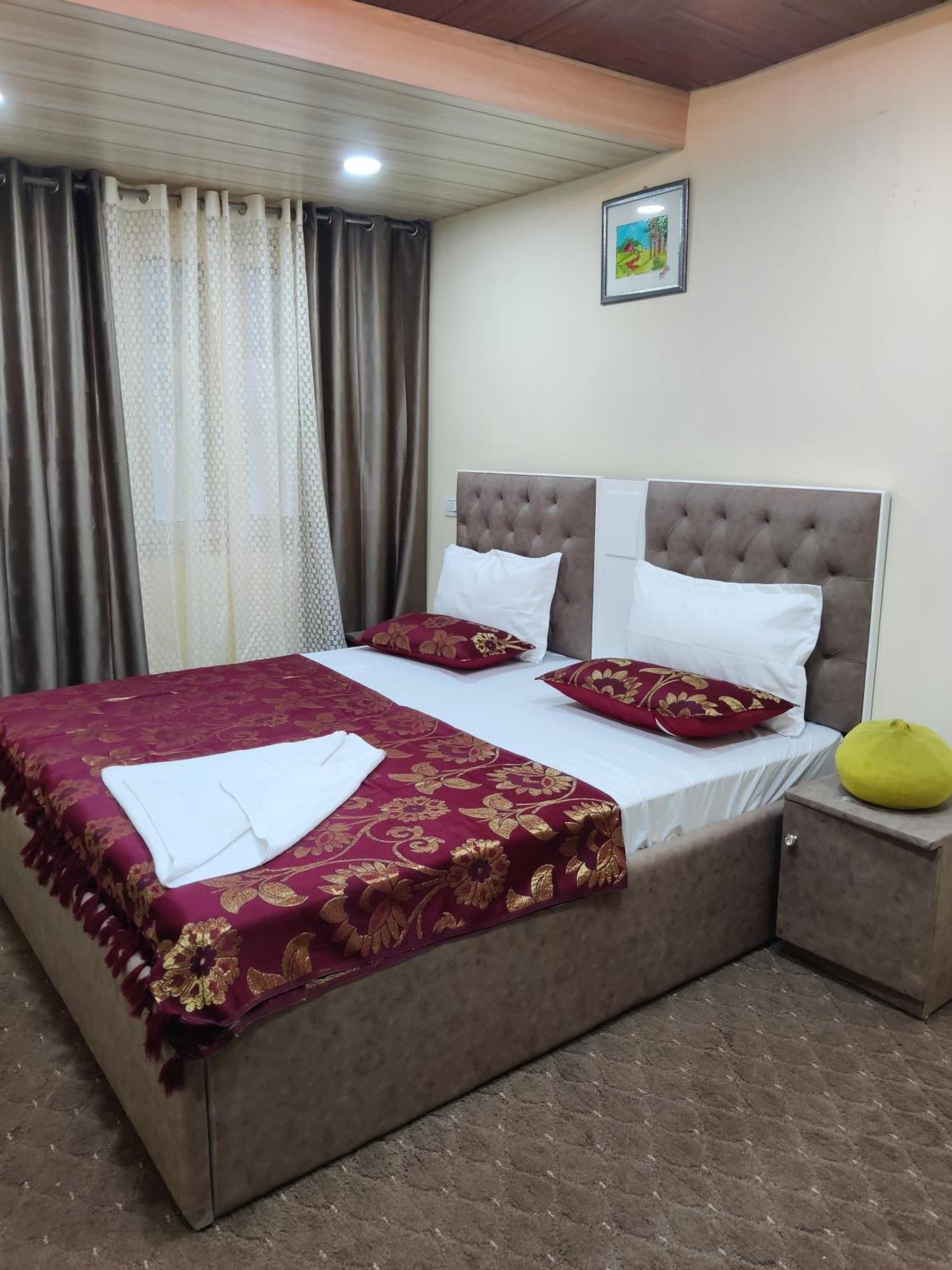 The Khayabaan - Luxurious Home Stay Away From Home Srīnagar Exteriér fotografie