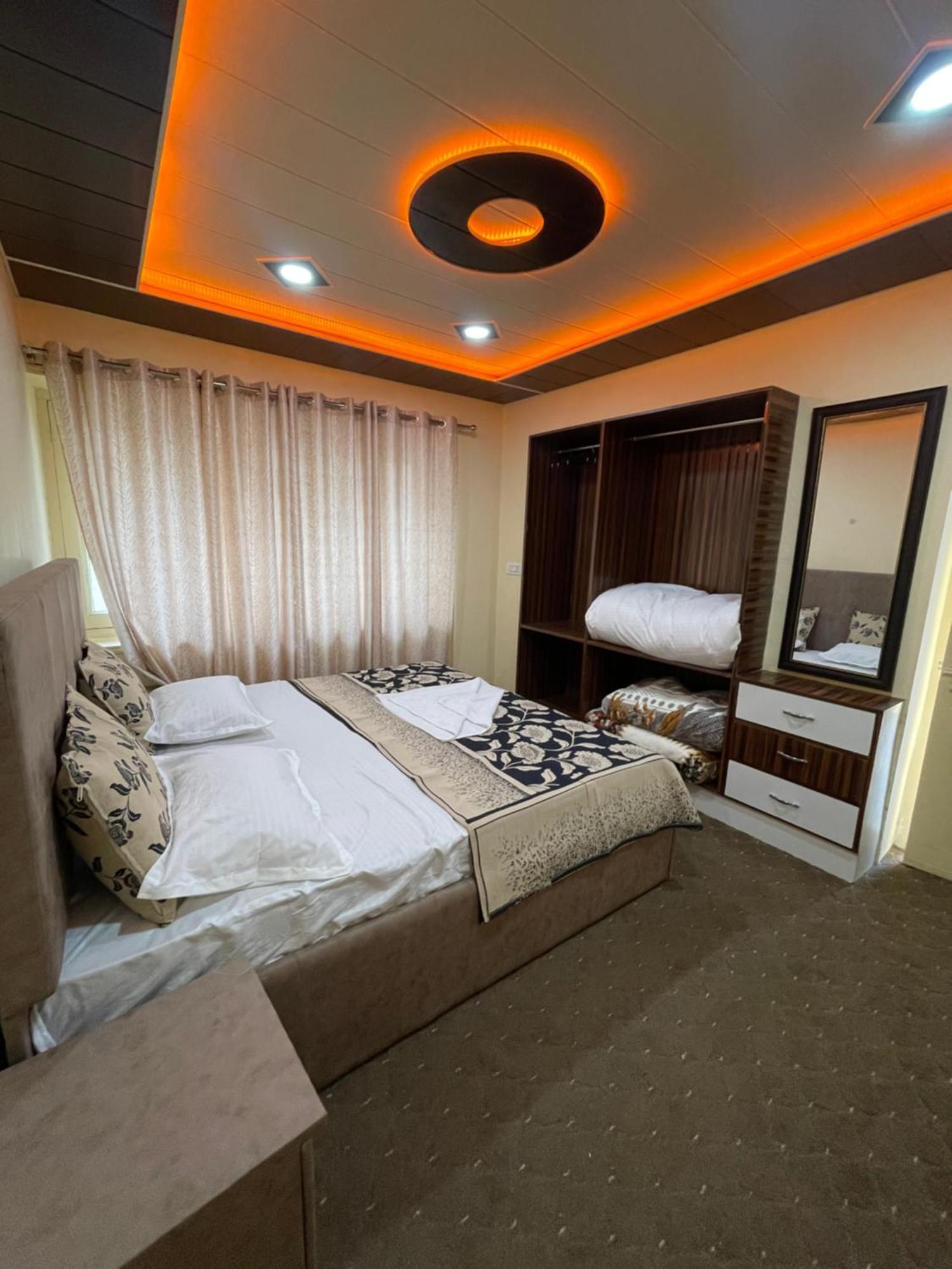 The Khayabaan - Luxurious Home Stay Away From Home Srīnagar Exteriér fotografie