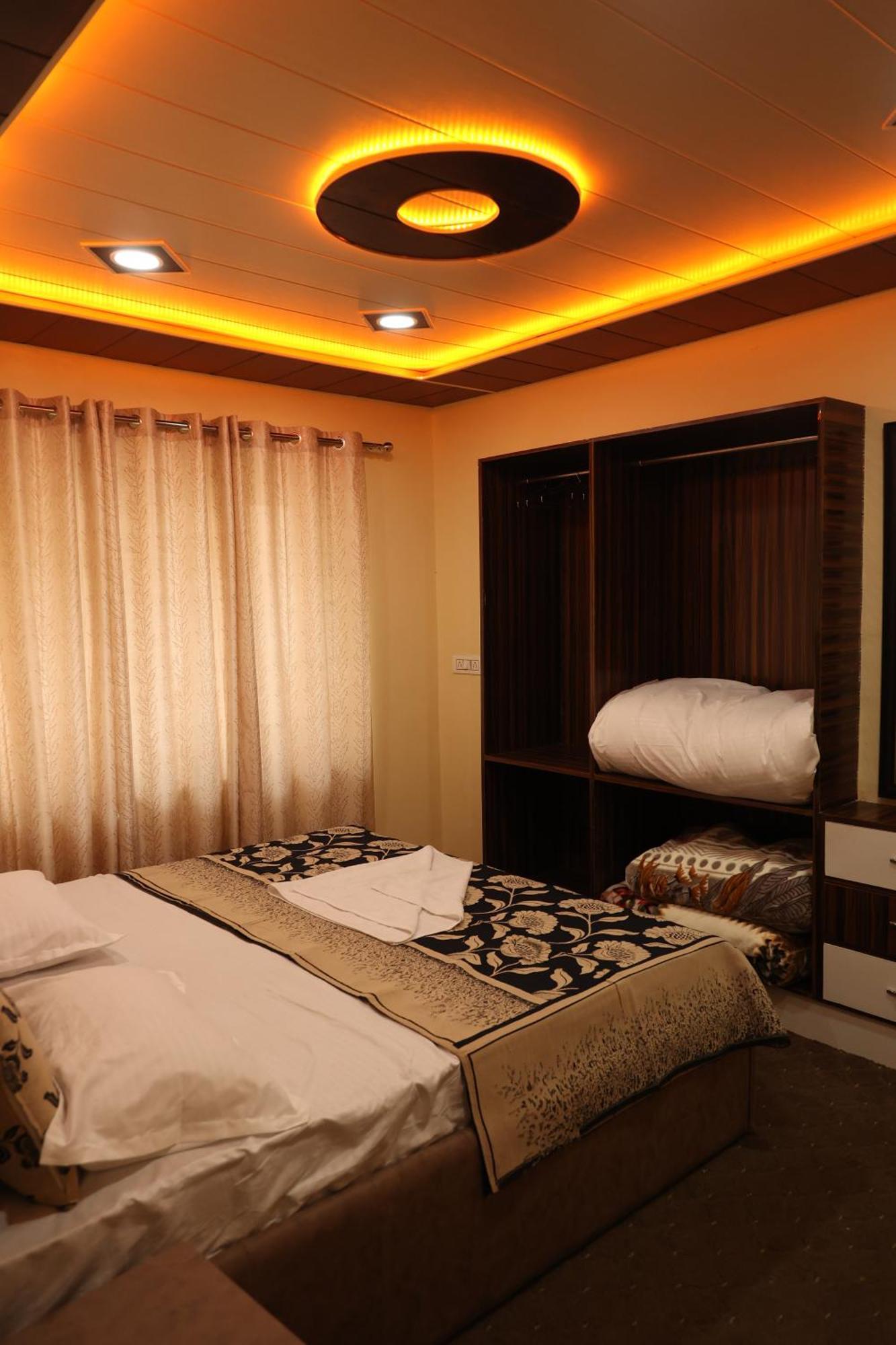The Khayabaan - Luxurious Home Stay Away From Home Srīnagar Exteriér fotografie