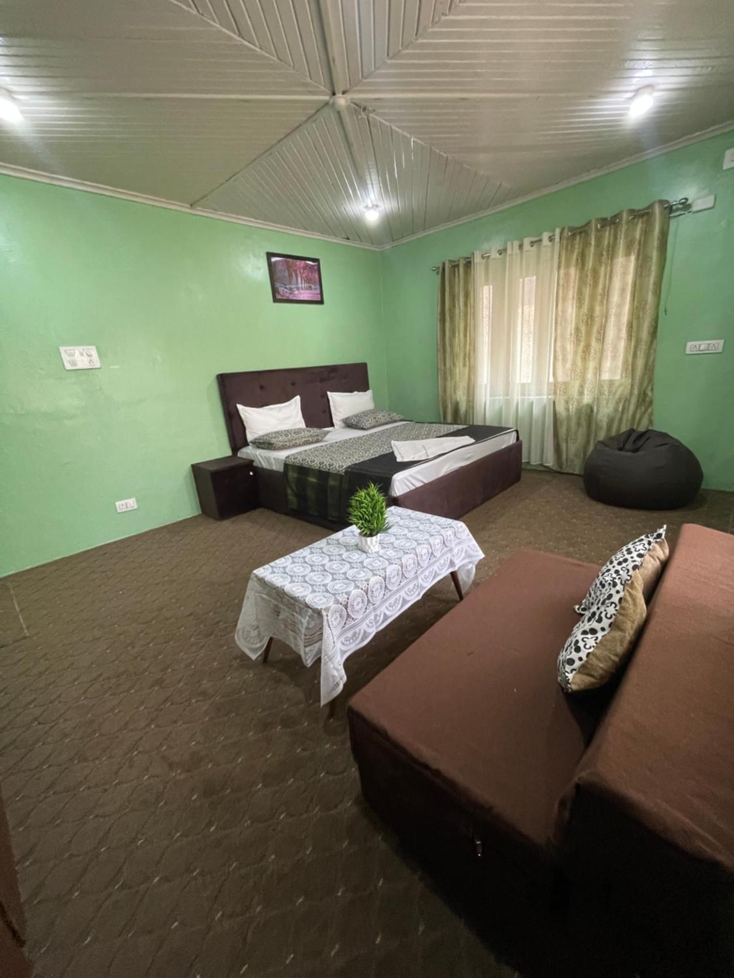 The Khayabaan - Luxurious Home Stay Away From Home Srīnagar Pokoj fotografie