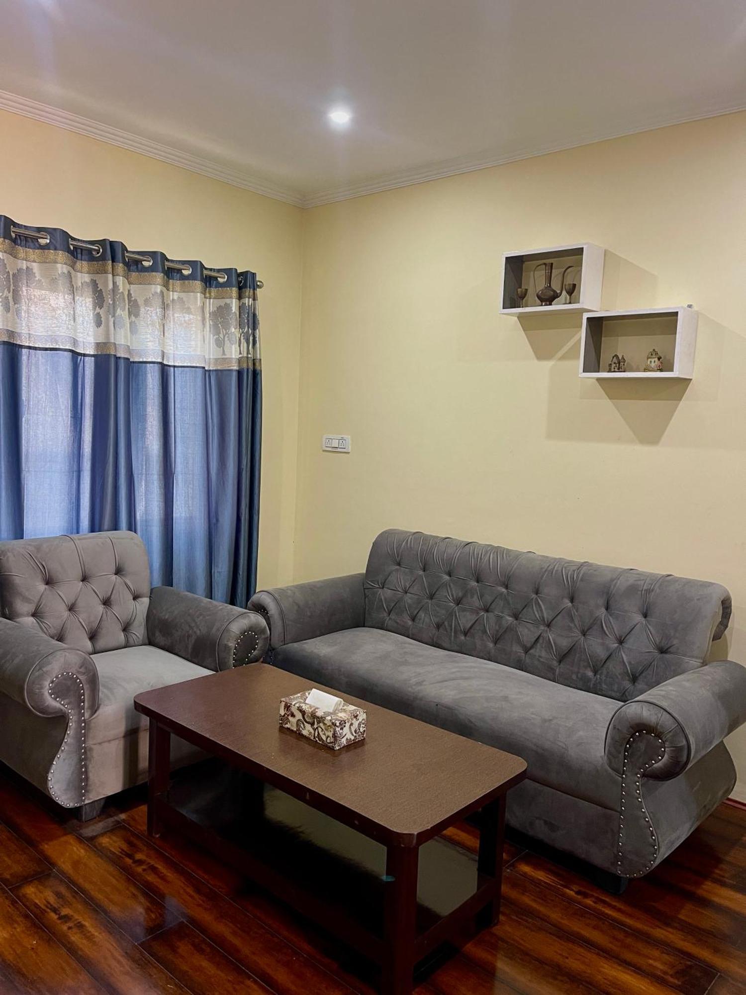 The Khayabaan - Luxurious Home Stay Away From Home Srīnagar Pokoj fotografie